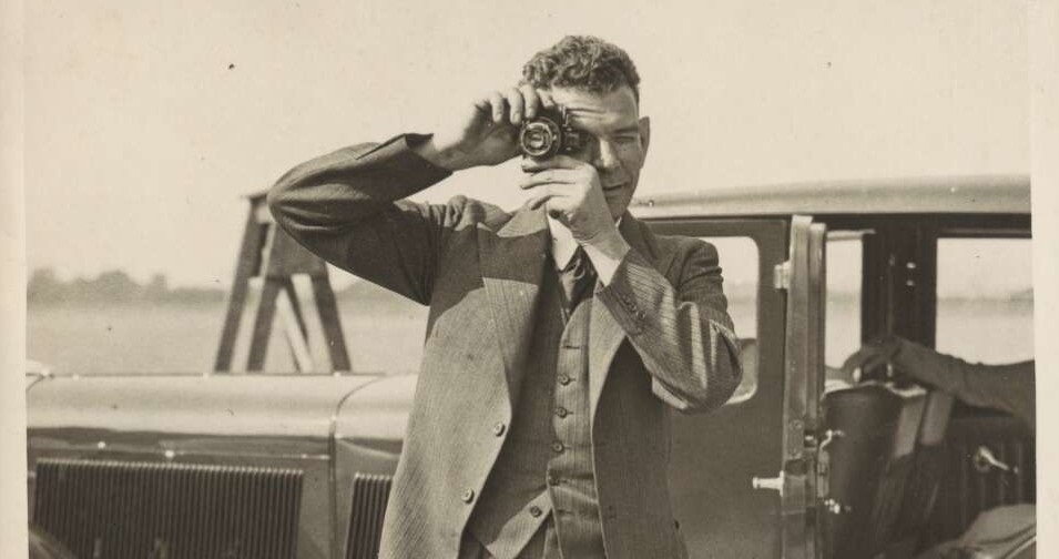 London News Agency Photos Ltd. (1933). Charles Ulm with camera, England, 1933 http://nla.gov.au/nla.obj-147683155