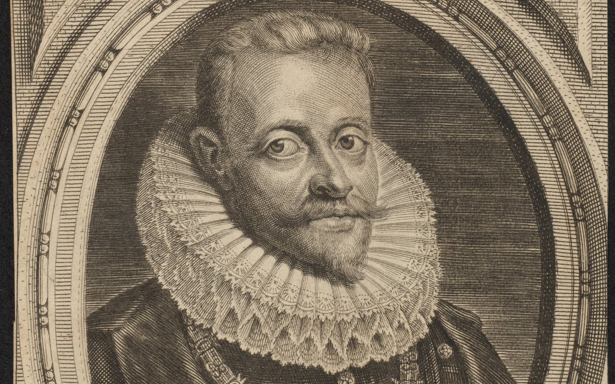 An engraved print of a man. He is wearing a ruffled collar and a coat. He has a large necklace around his neck. He has a pointy beard and moustache. Below his portrait is a crest.