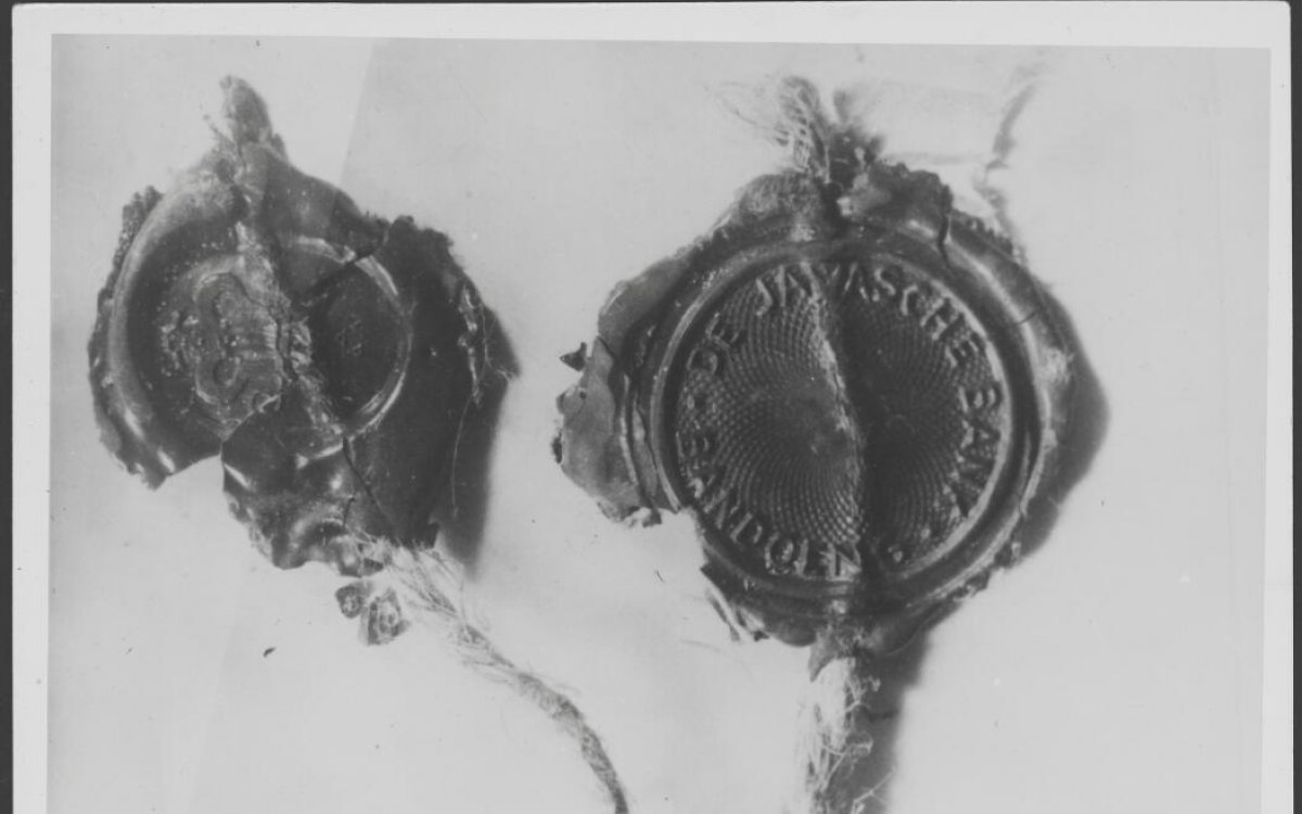 black and white photograph of a wax seal from a Dutch bank