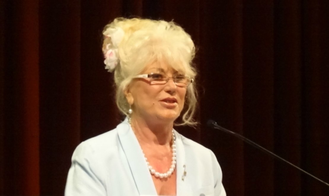 Photograph of Di Morrissey delivering 2016 Harold White Lecture