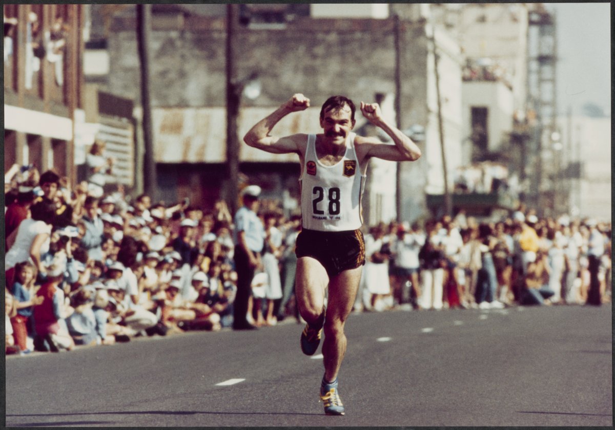 Photo of Robert de Castella winning the gold medal at the Commonwealth Games Marathon, Brisbane, 1982