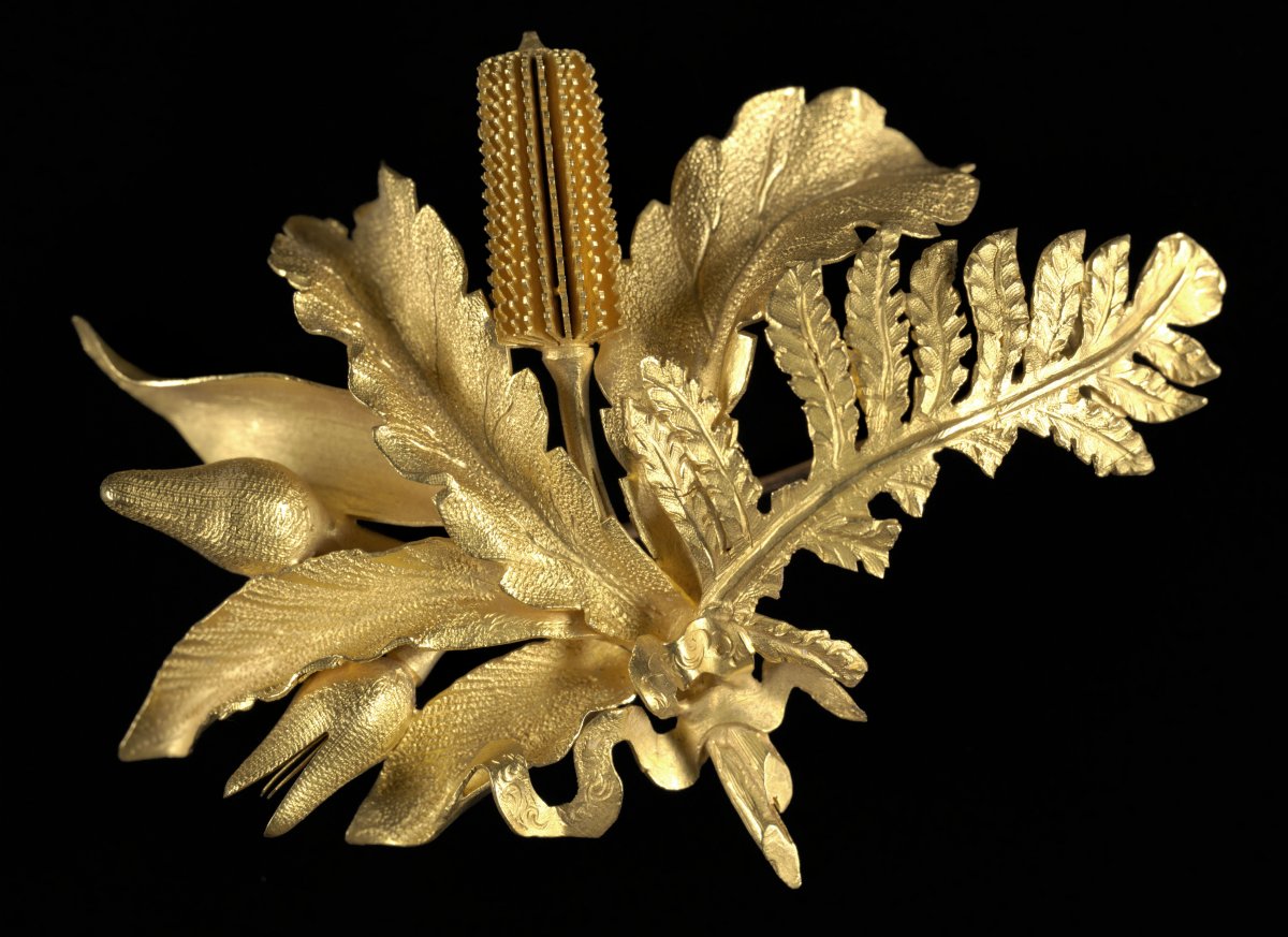 Image of a golden brooch