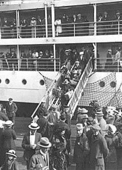Detail from Disembarking from a ship, Adelaide, ca 1910