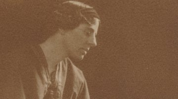 sepia photograph of Marion Mahoney Griffin in profile, showing her head, with short dark hair, and shoulders
