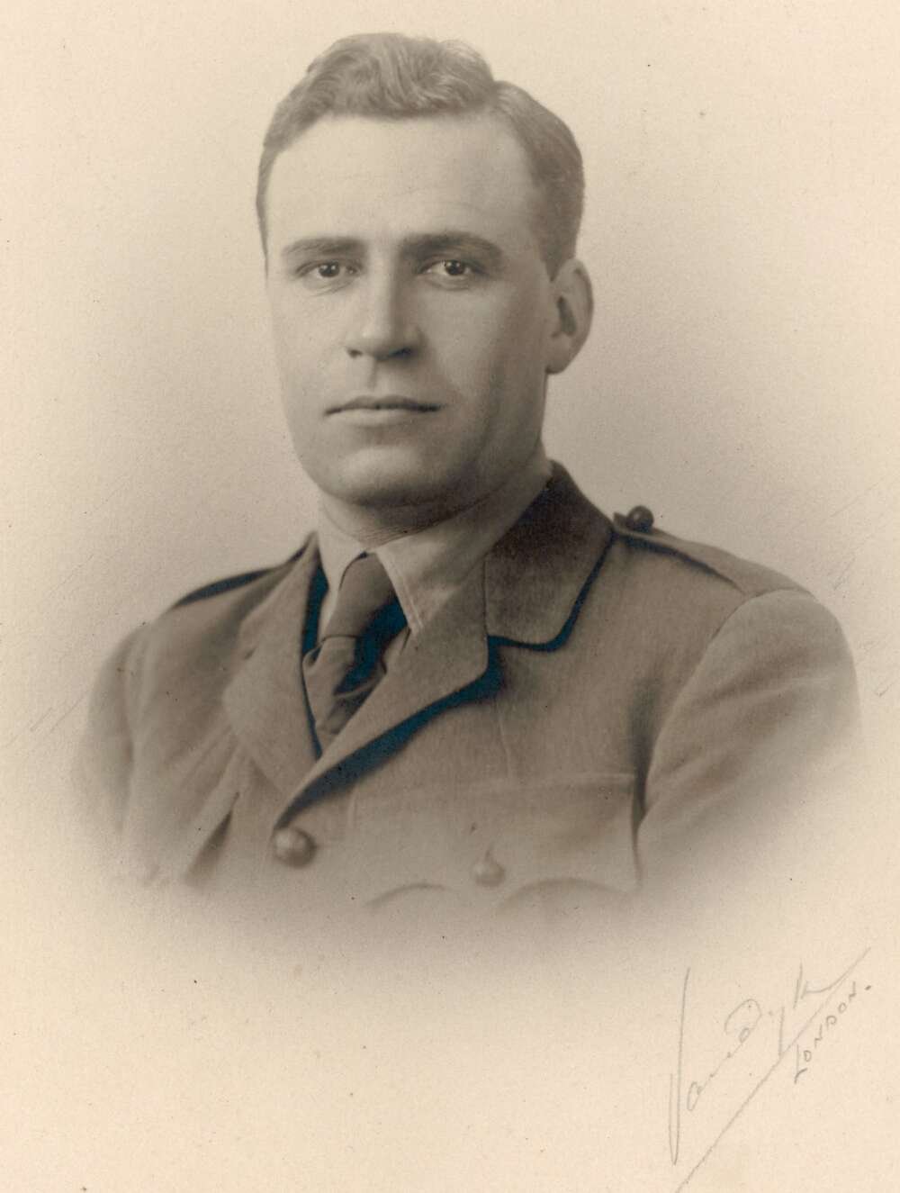 Portrait of journalist Keith Murdoch in uniform