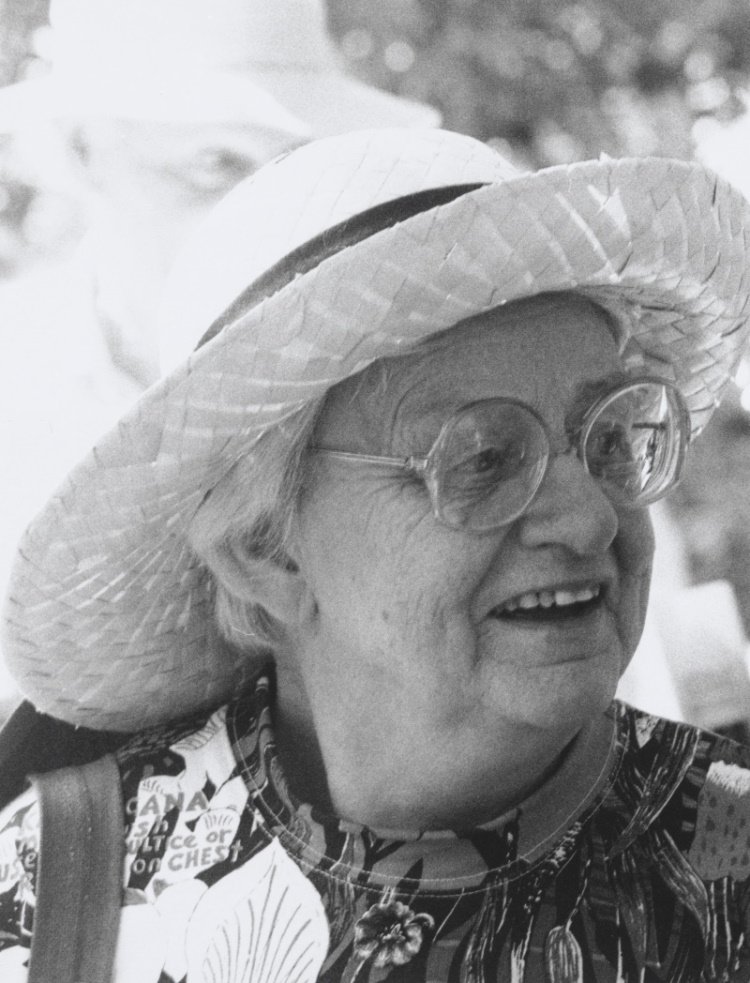 Black and white photo of Judith Wright